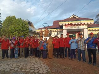 Selain Silaturahmi, Rendi Solihin Berikan Bantuan Kepada Petani di Desa Panca Jaya