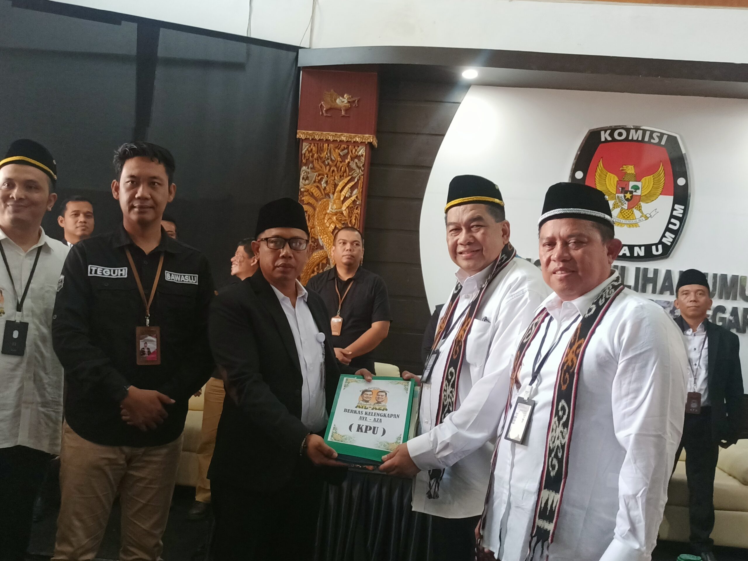 Pendaftaran Pasangan Calon Bupati dan Wakil Bupati, Melalui Jalur Perseorangan, Awang Yacoub Lukman dan Akhmad Zais, di KPU Kutai Kartanegara.