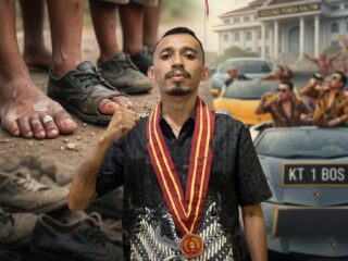 Kaltim: Sepatu Sekolah Yang Kekecilan VS Parade Hedonisme Pejabat Yang Ugal-Ugalan