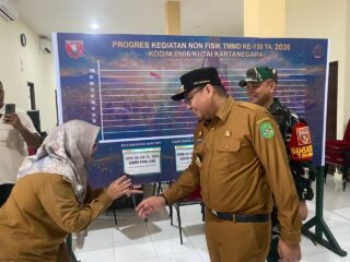 Tinjau Poskes TMMD ke-130 di Jembayan Tengah, Bupati Kukar Puji Pelayanan Nonfisik dan Dorong Rutinitas 4 Kali Setahun